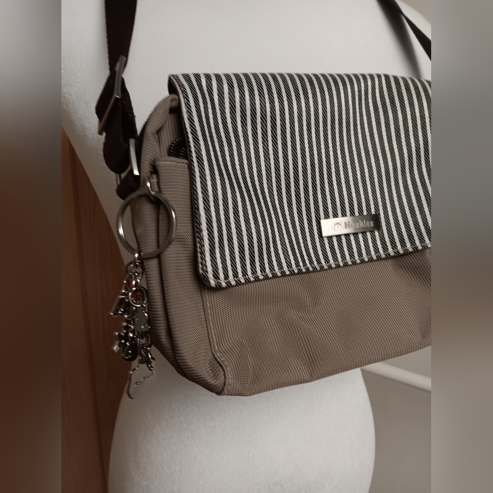 Huskies crossbody bag - Picture 2 of 9